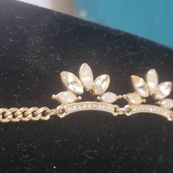 Karin Russel Elegant Gold Floral Necklace
21" - Picture 7 of 9